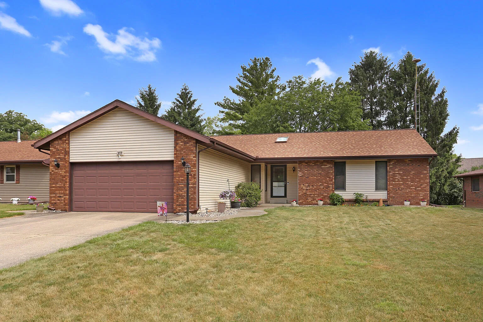 301 Carrie Ave photo 1