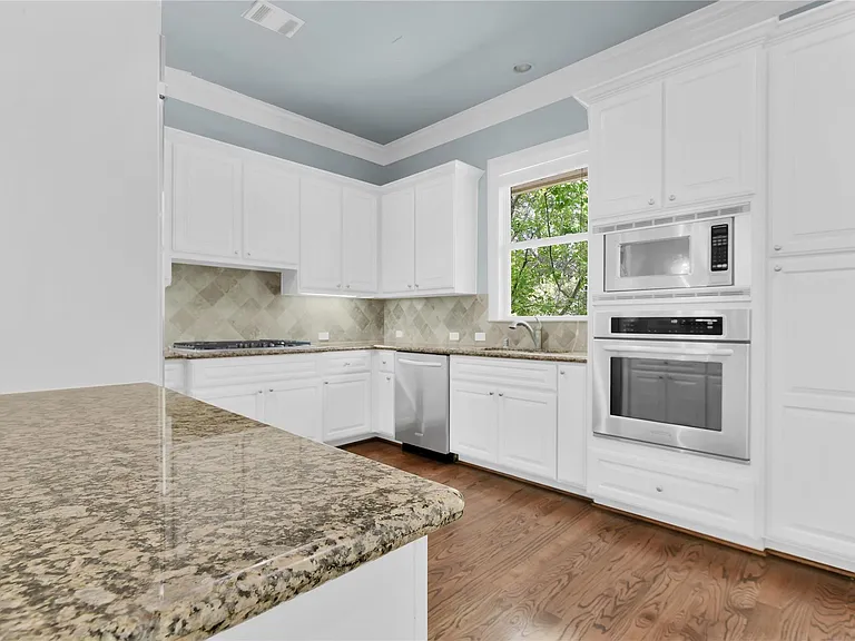 4631 Regent Manor Dr — Photo 11