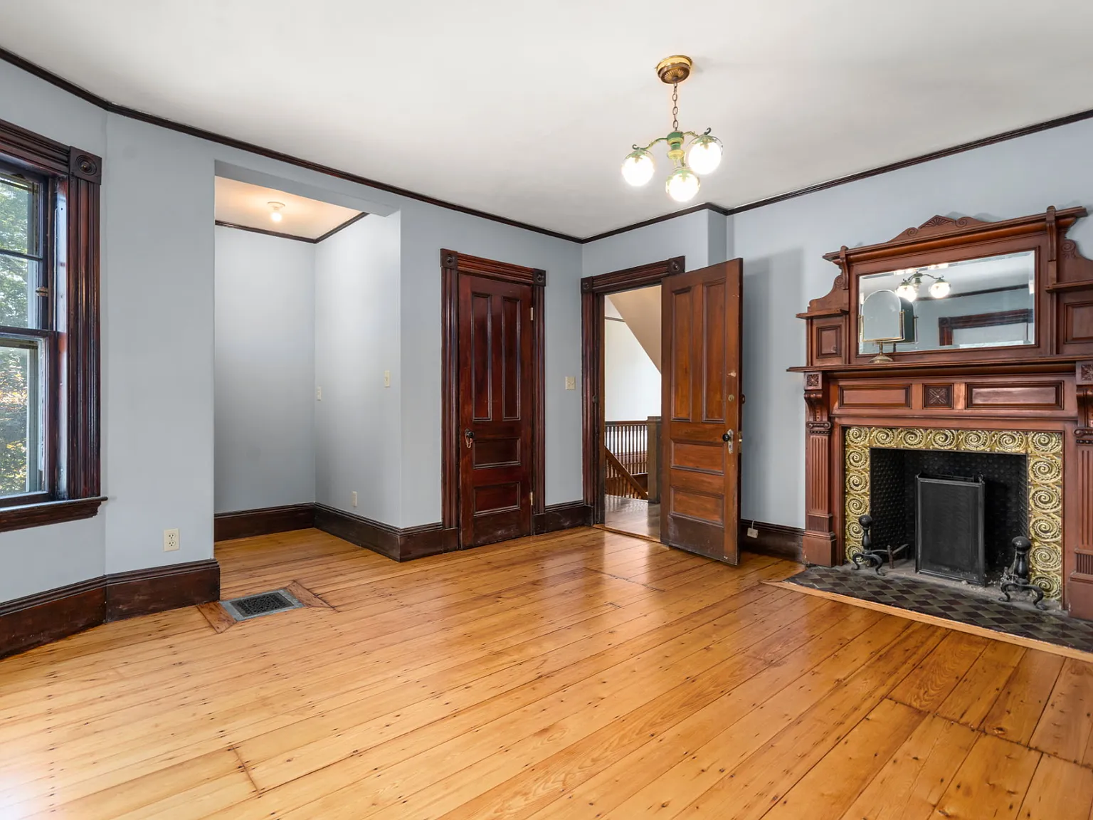 6 bed, 2.5 bath, 2793 sqft, $7,500 — Photo 2