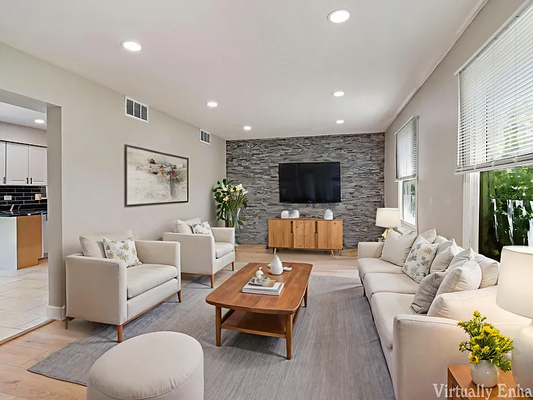 2208 Kensington Dr — Photo 41