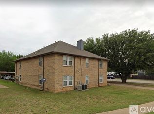 800 Cullum Ave #B, Hurst, TX 76053