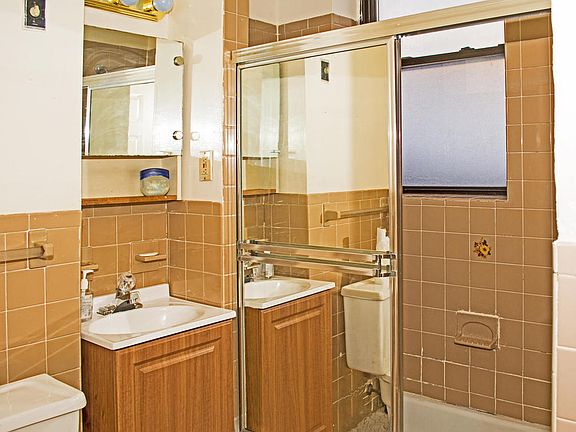 4th image of 3199 Oxford Ave APT 1