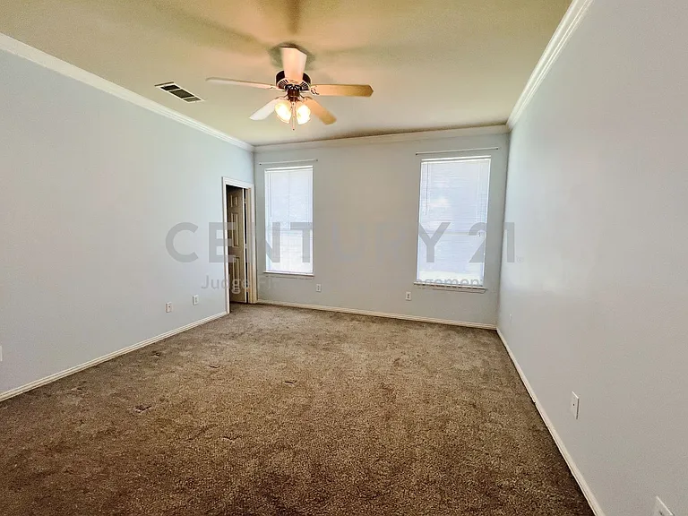 552 Kerry St — Photo 13