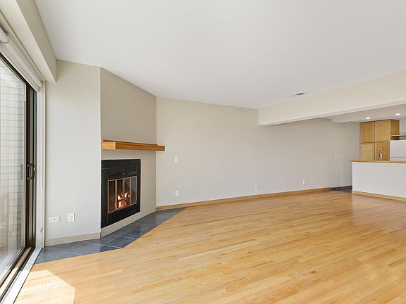 4th image of 404 S Blount St Unit 304