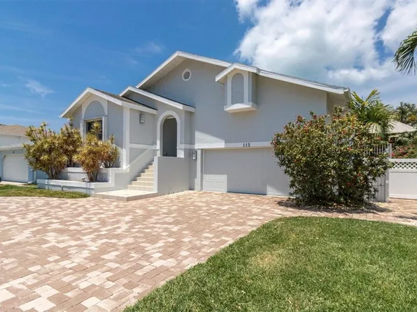 115 8th St, Belleair Beach, FL 33786