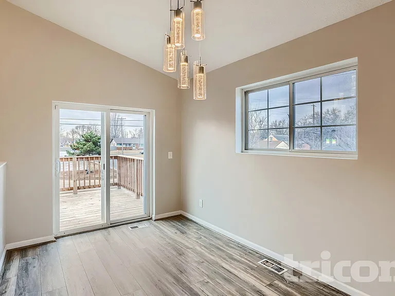 100 E Spruce St — Photo 22