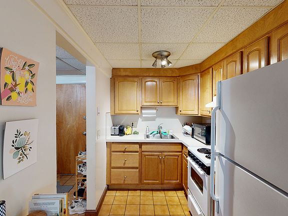 4th image of 907 Beacon St APT 2