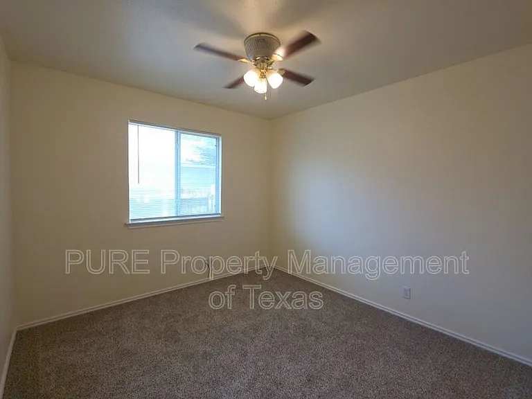 609 Losoya Ct — Photo 32