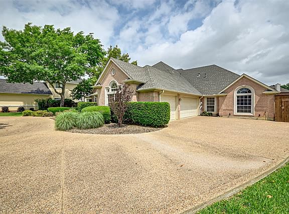 4th image of 11 Glen Abbey Ct