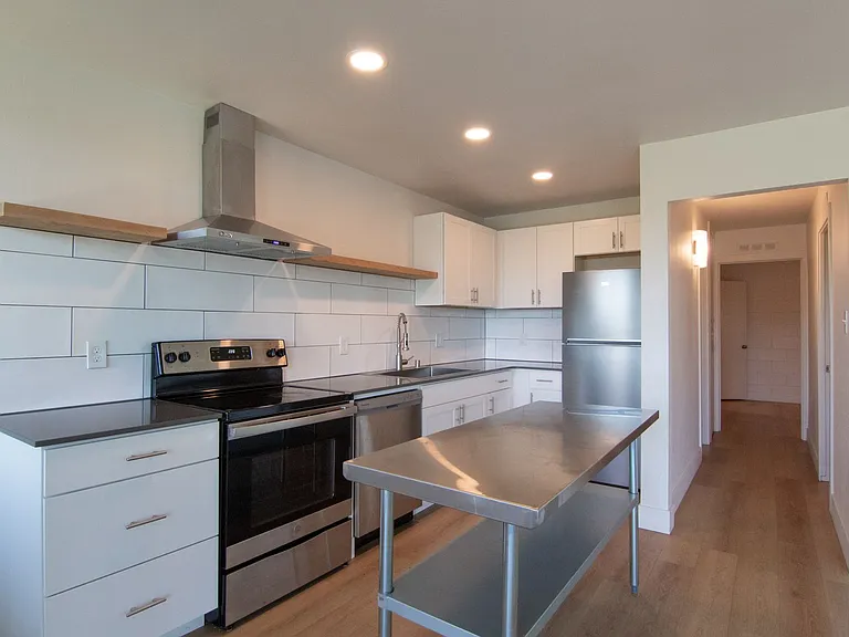 1055 Gilbert St — Photo 5