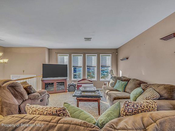 3rd image of 102 Glenstone Rd