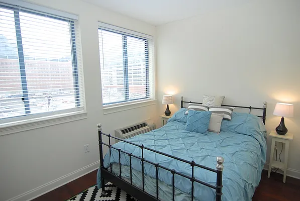 Sold by Urban Luxe | media 5