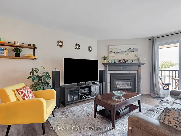 733 E Deveron Cres #319 — Photo 4