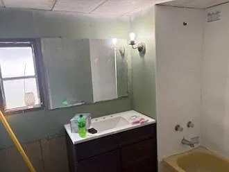 2 bed, 1.0 bath, 720 sqft, $600 — Photo 2