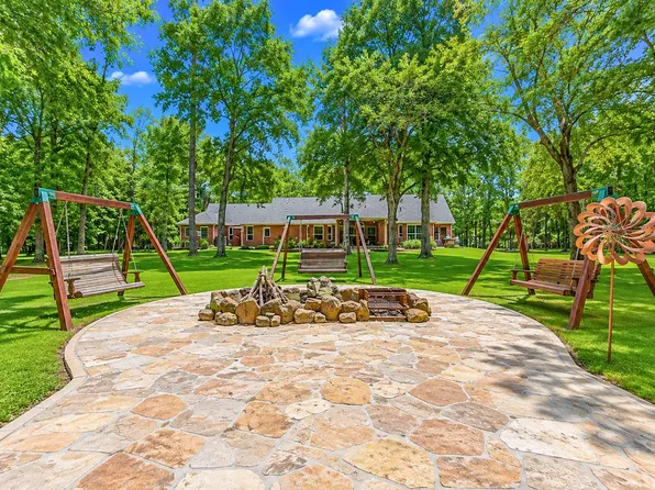 16812 Mustang Trail Dr, Magnolia, TX 77355