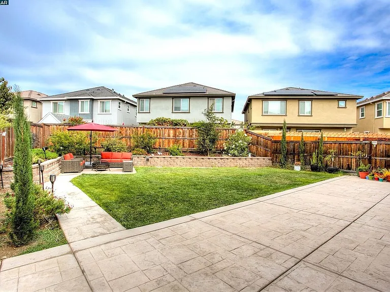 4672 Contralto Dr — Photo 5
