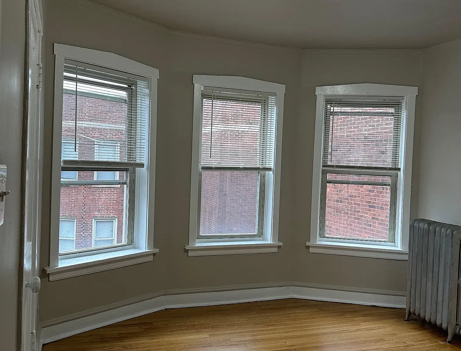 4029 W Melrose St — Photo 1