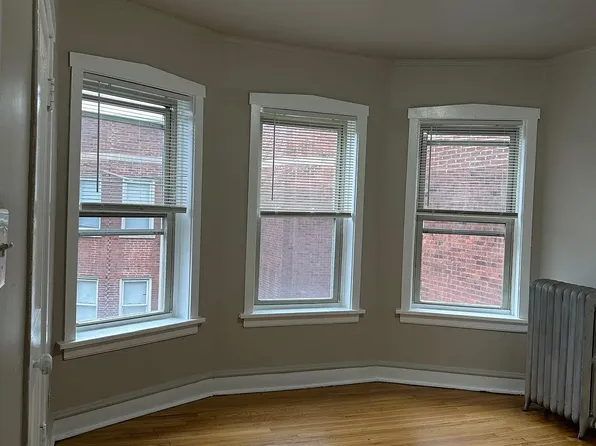 4029 W Melrose St, Chicago, IL 60641