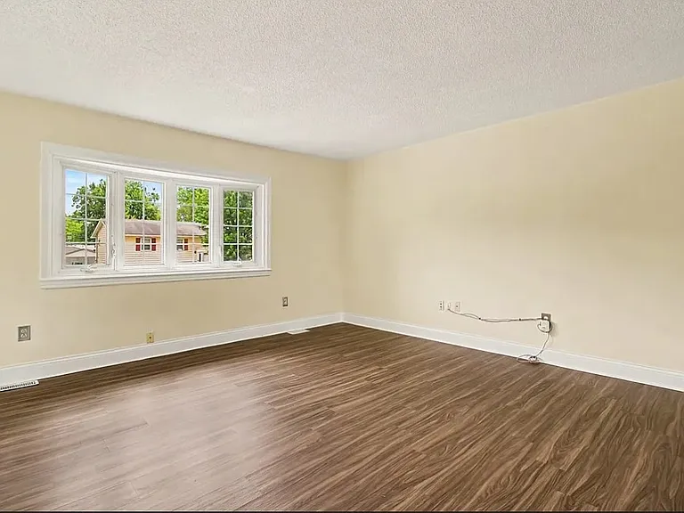 Southwind Dr — Photo 4