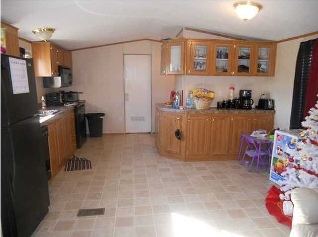 Large Kitchen w/ Breakfast Nook