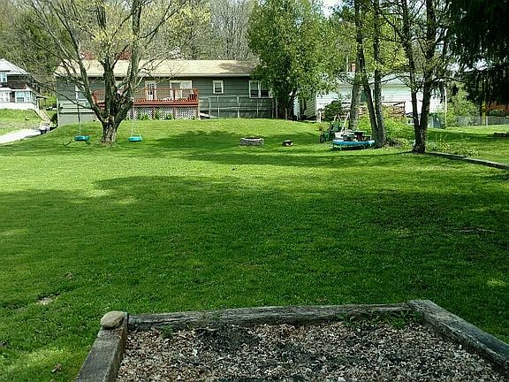 3rd image of 613 W Oak St