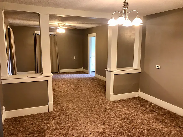 208 S Whites Ave — Photo 7
