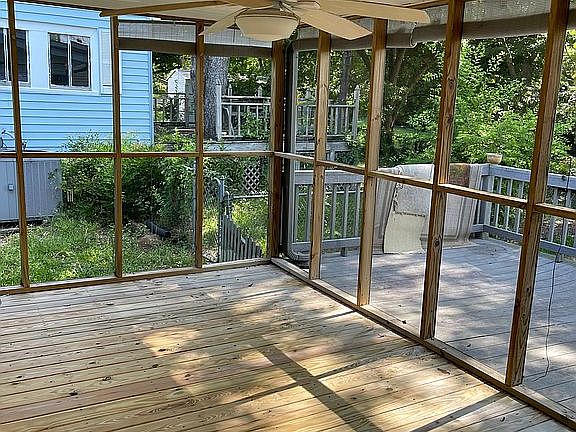 Screened in back  porch 