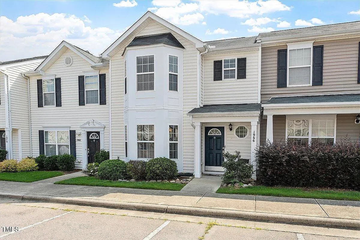 3 bed, 1458 sqft, $1,875 — Photo 1