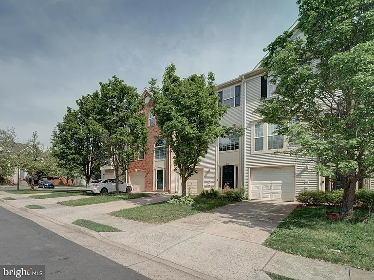 8241 Humphrey Ln — Photo 3