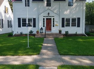 806 7th St S, Fargo, ND 58103