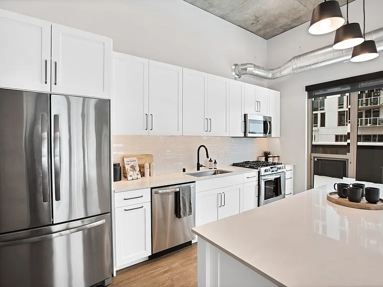 401 1st Ave NE — Photo 41
