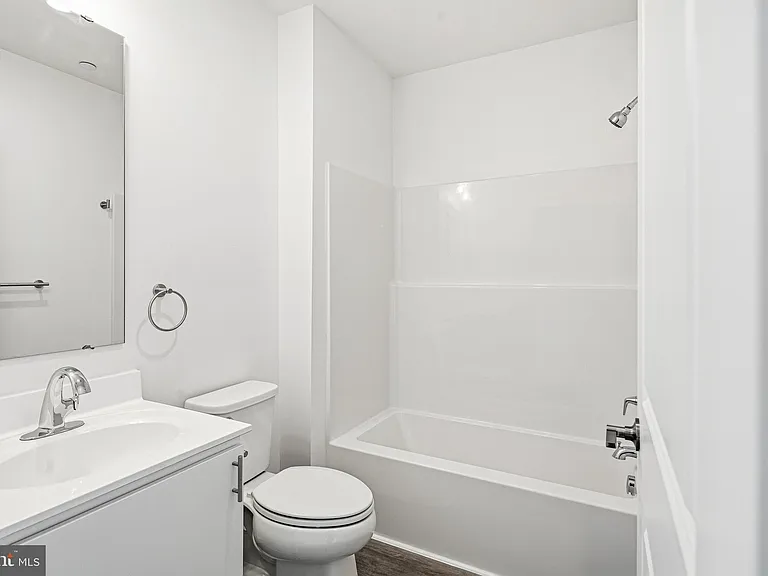 915 N Broad St #17-604 — Photo 10