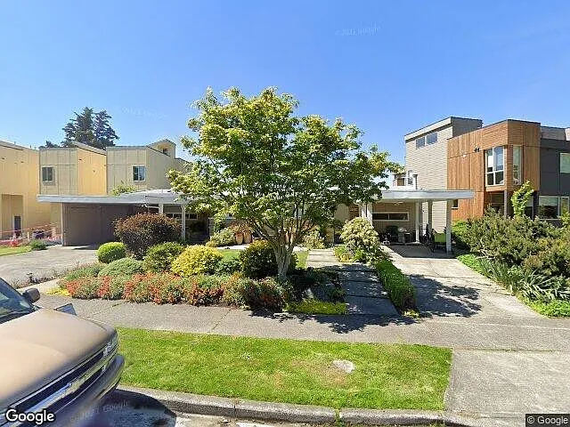 5019 44th Ave NE — Photo 1