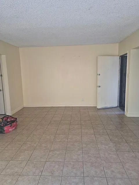 2 bed, 900 sqft, $2,350 — Photo 2