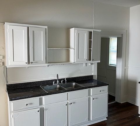 5th image of 484 E Trigg Ave