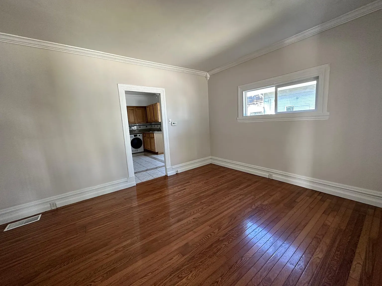 4 bed, 1340 sqft, $3,200 — Photo 4