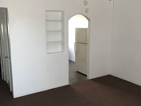 3rd image of 2231 N Palm Canyon Dr APT 4
