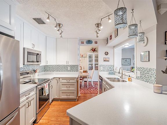 4th image of 790 Countryshire Ln