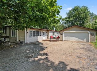 521 Cherokee Bend Dr, Howell, MI 48843