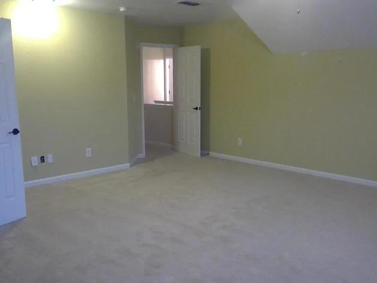 305 Sweetwater Ct — Photo 9