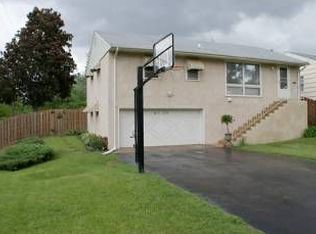 5120 W 49th St, Edina, MN 55436