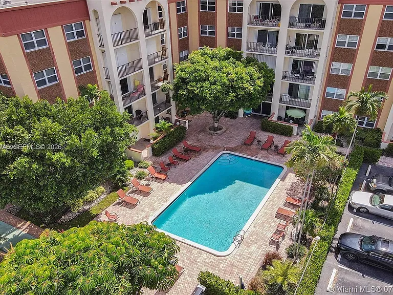 400 N Riverside Dr #410 — Photo 29