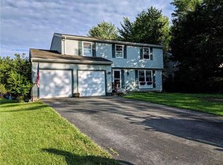 5807 Clover Meadow Ln, Farmington, NY 14425