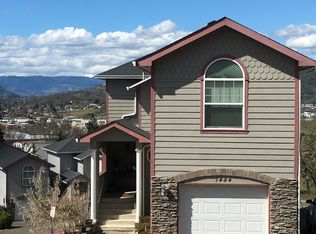 1484 NE Four Seasons Dr, Roseburg, OR 97470