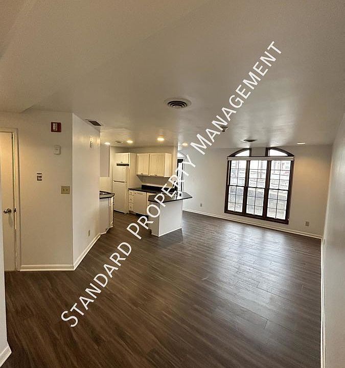 1st image of 215 Humboldt Pkwy #B1