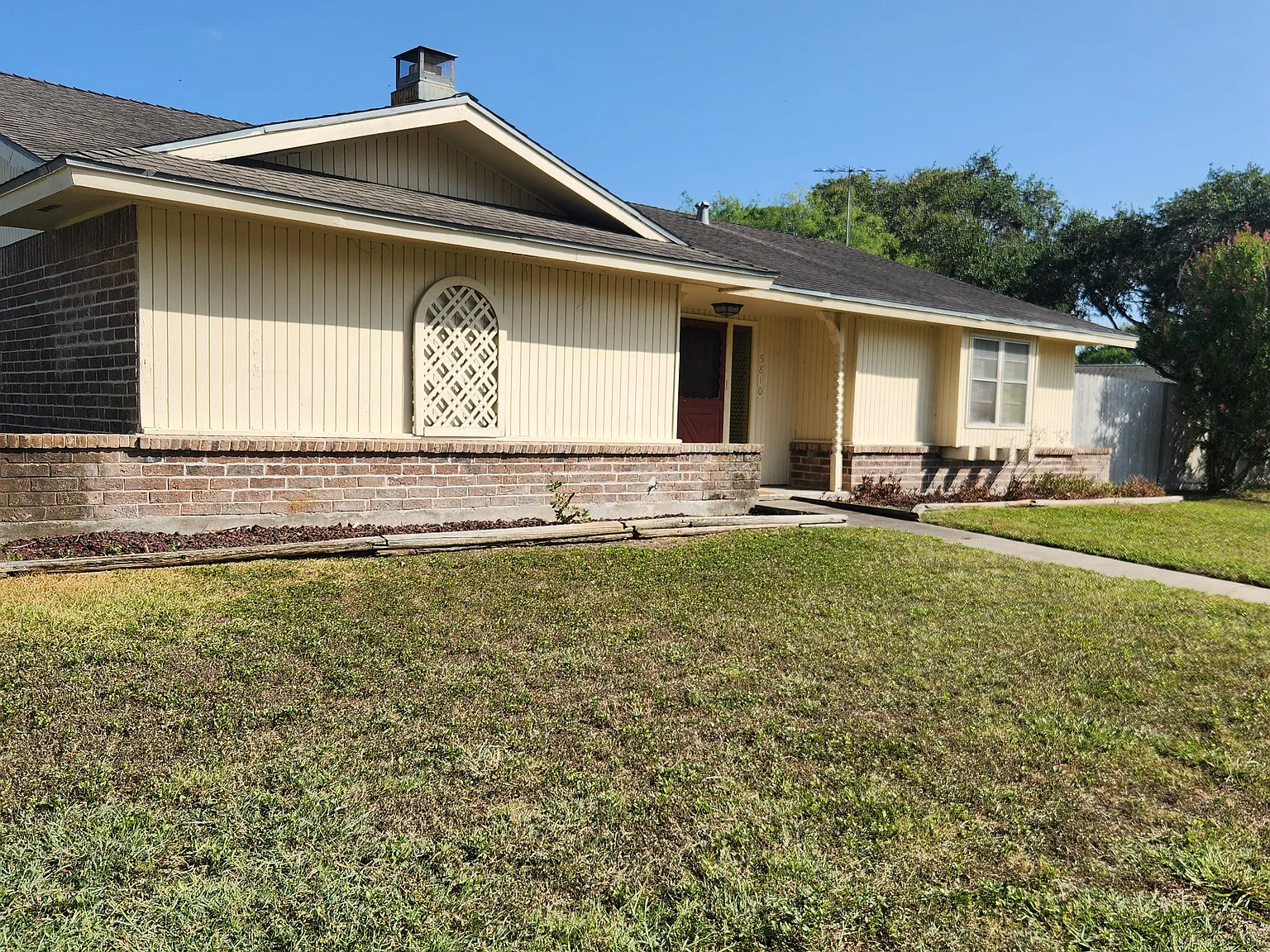3 bed, 1832 sqft, $2,000 — Photo 2