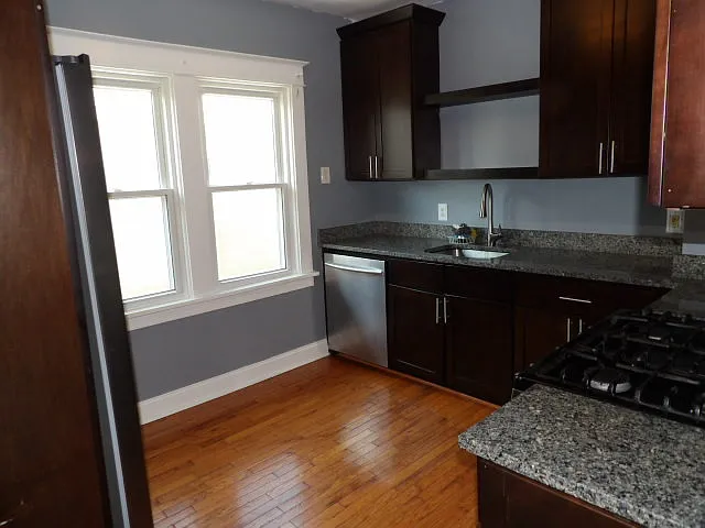 3 bed, 1300 sqft, $1,800 — Photo 3