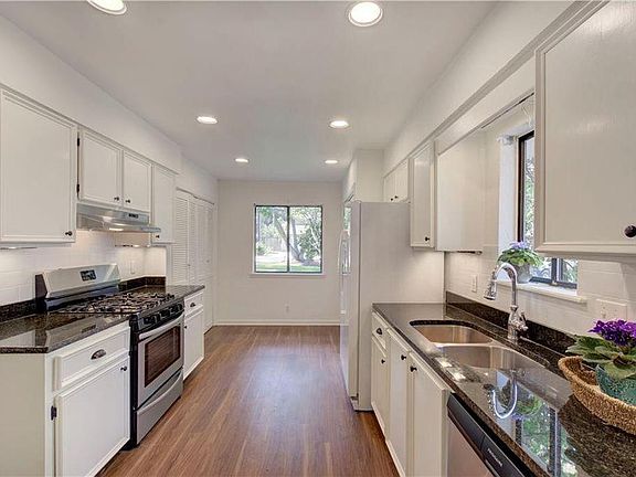 4th image of 232 Peachtree St