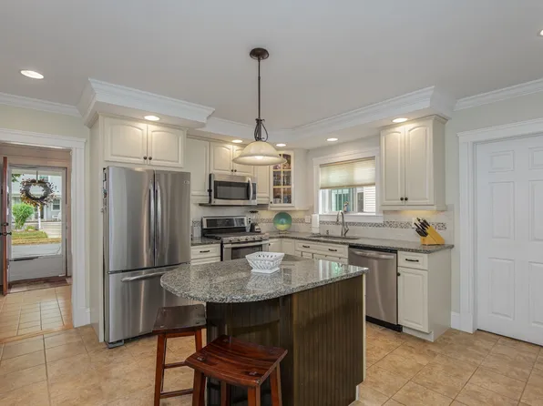 34 Fernwood Ave, Haverhill, MA 01835