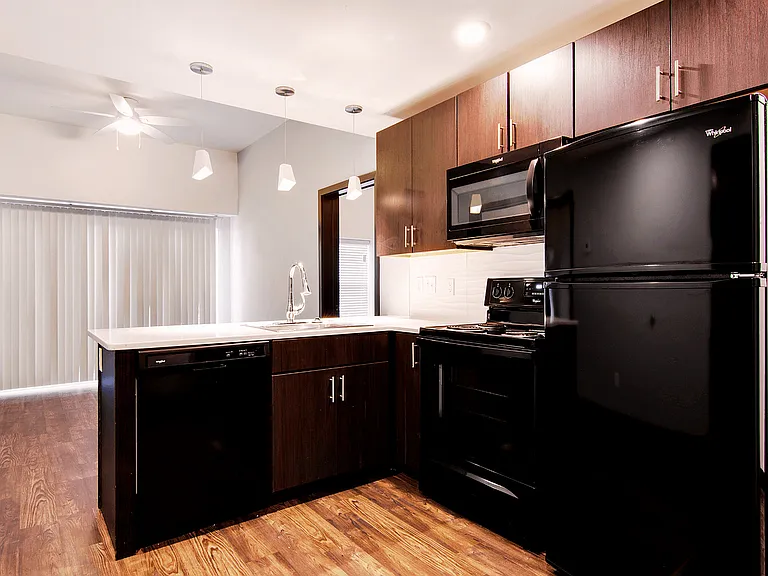 800 S Robberson Ave — Photo 15